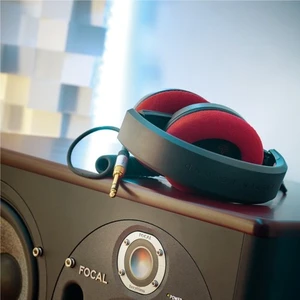 אוזניות אולפן Focal Listen Professional – מבנה סגור, דרייברי 40 מ״מ