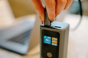 סוללת גיבוי Verbatim Charge ’n’ Go 27000mAh | USB-C 140W | 32269